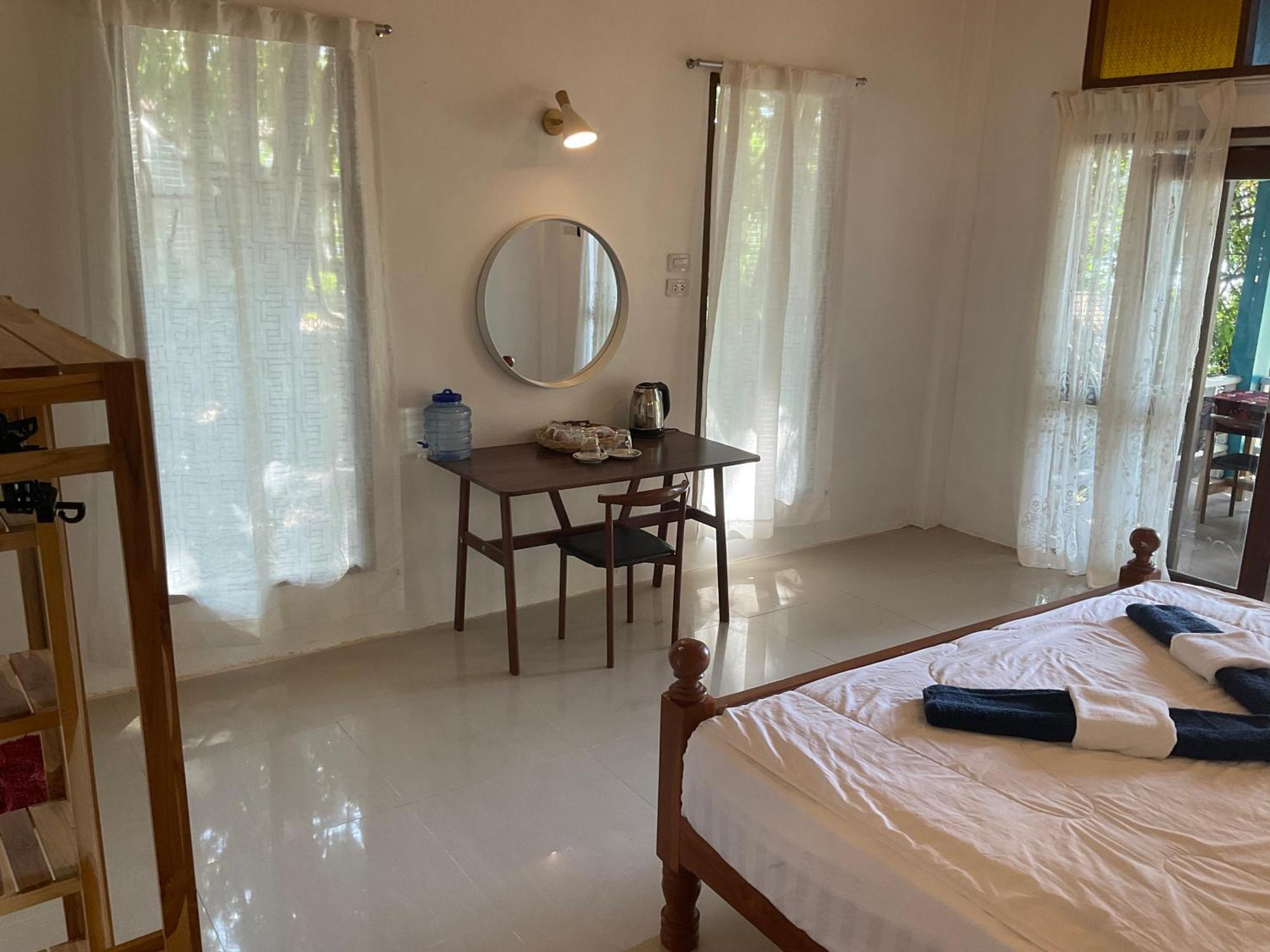 Heaven Beach Resort & Art Koh Phayam Buitenkant foto