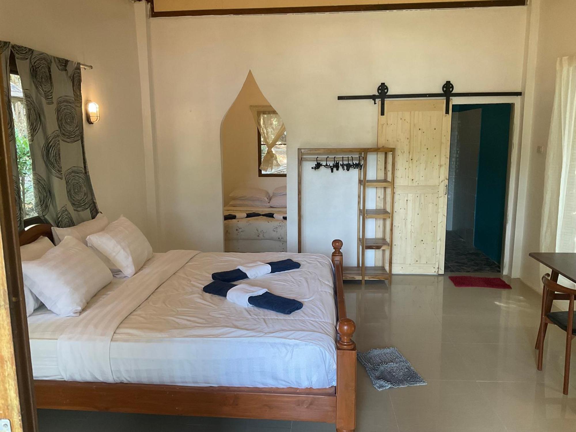 Heaven Beach Resort & Art Koh Phayam Buitenkant foto