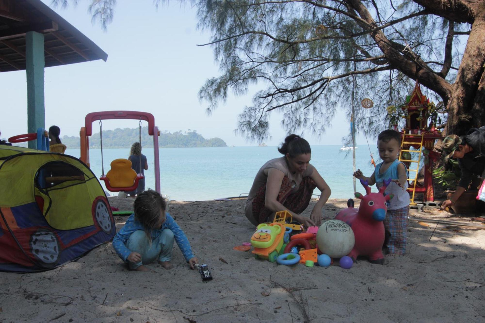 Heaven Beach Resort & Art Koh Phayam Buitenkant foto