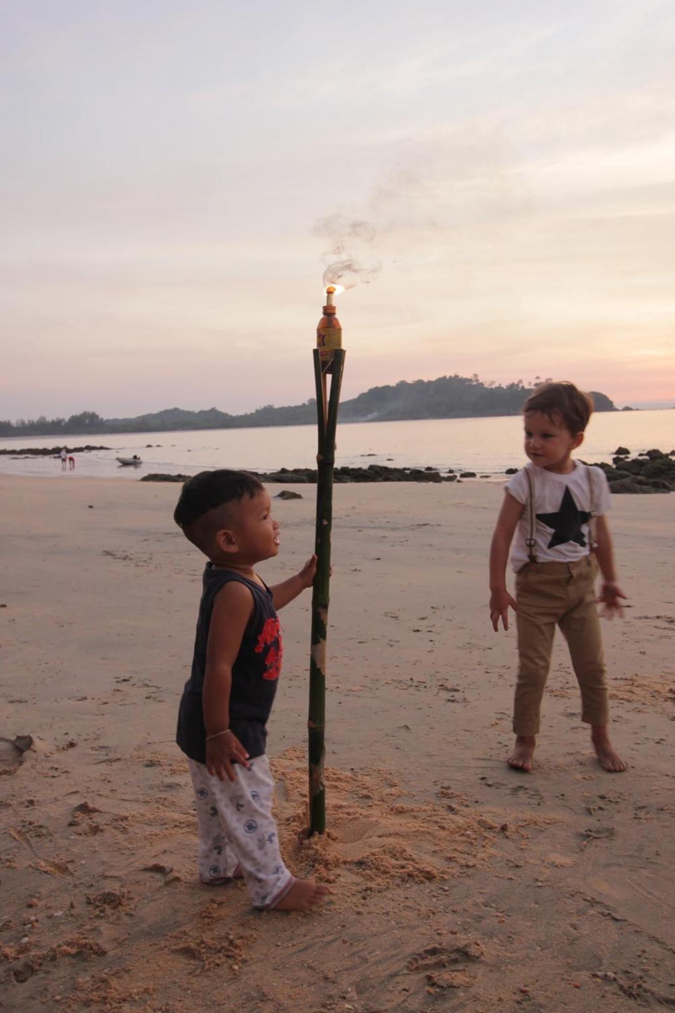 Heaven Beach Resort & Art Koh Phayam Buitenkant foto