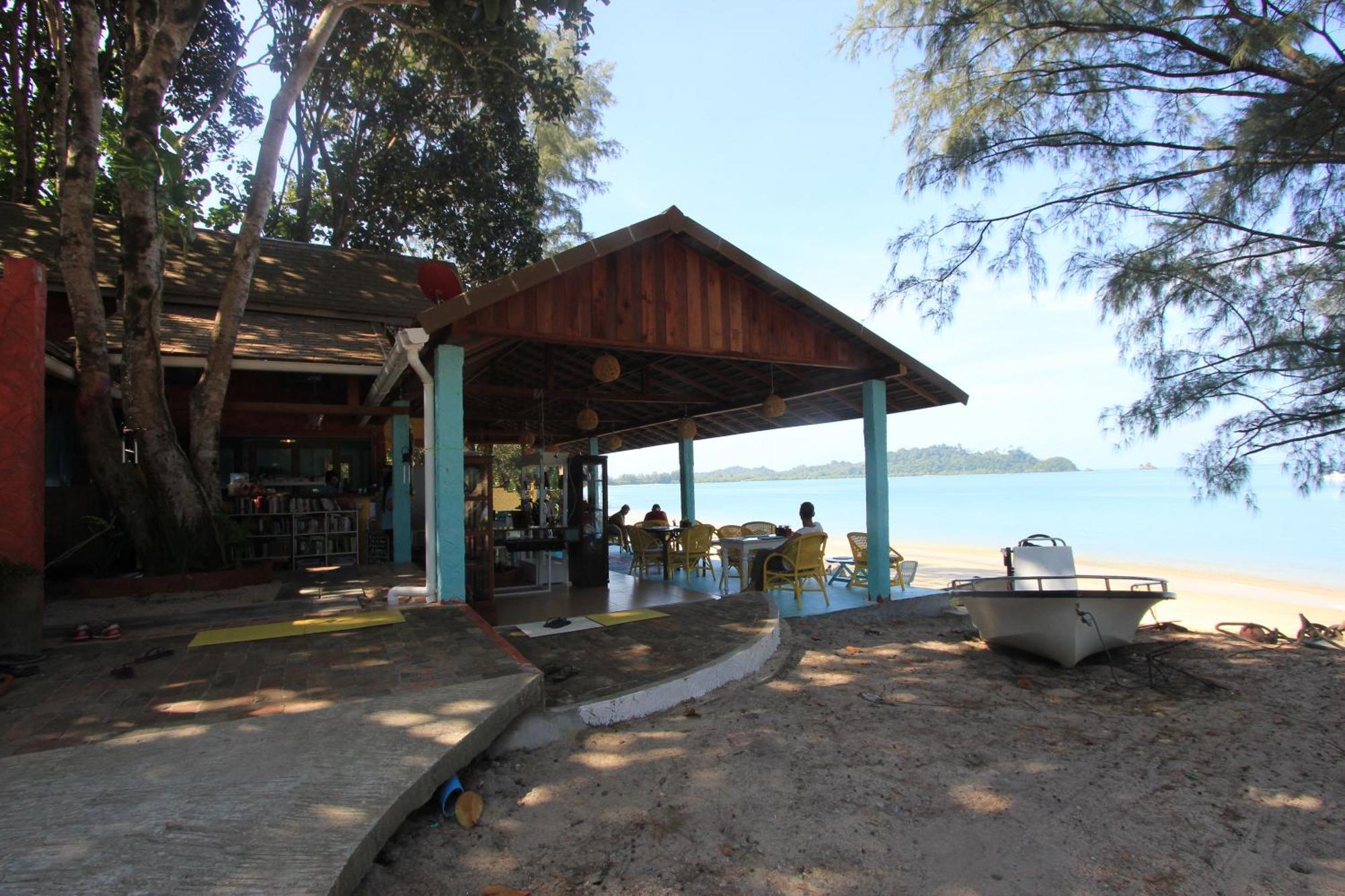 Heaven Beach Resort & Art Koh Phayam Buitenkant foto