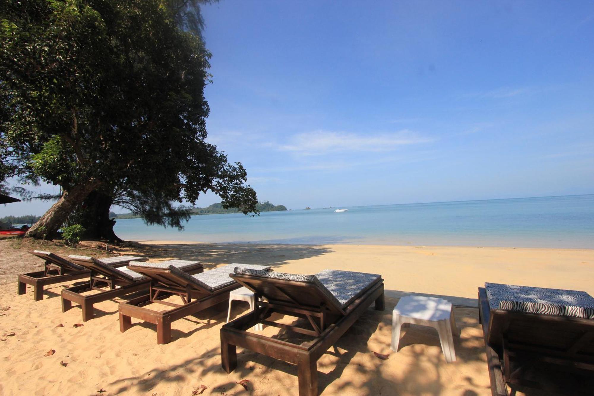 Heaven Beach Resort & Art Koh Phayam Buitenkant foto