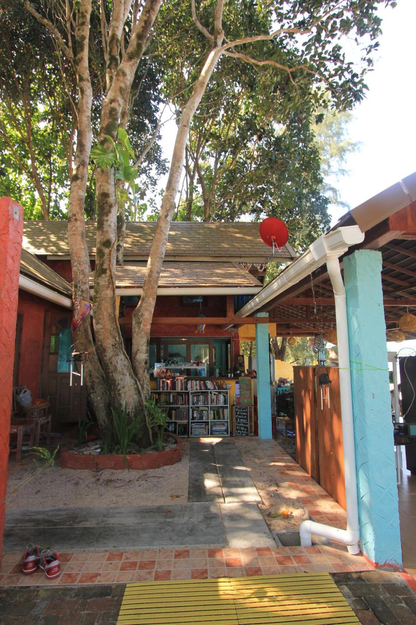 Heaven Beach Resort & Art Koh Phayam Buitenkant foto