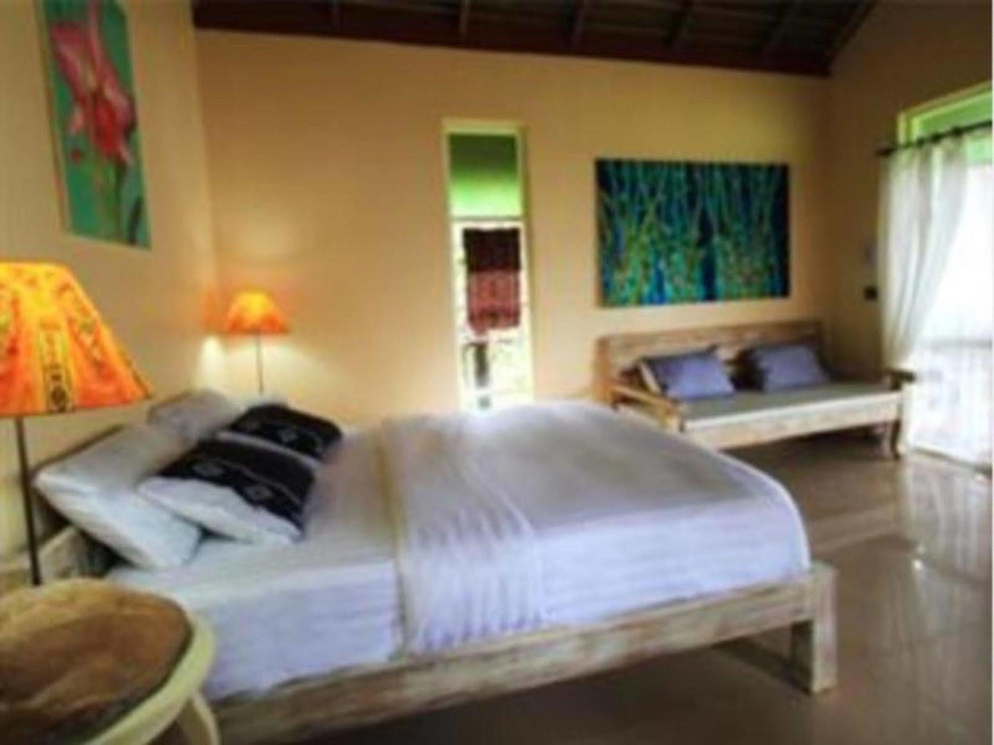 Heaven Beach Resort & Art Koh Phayam Buitenkant foto