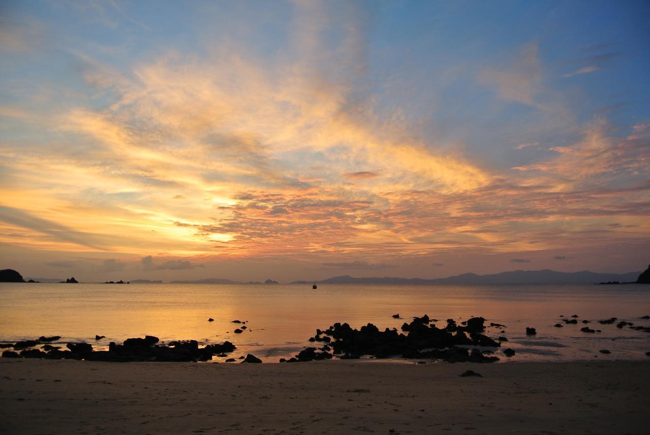 Heaven Beach Resort & Art Koh Phayam Buitenkant foto